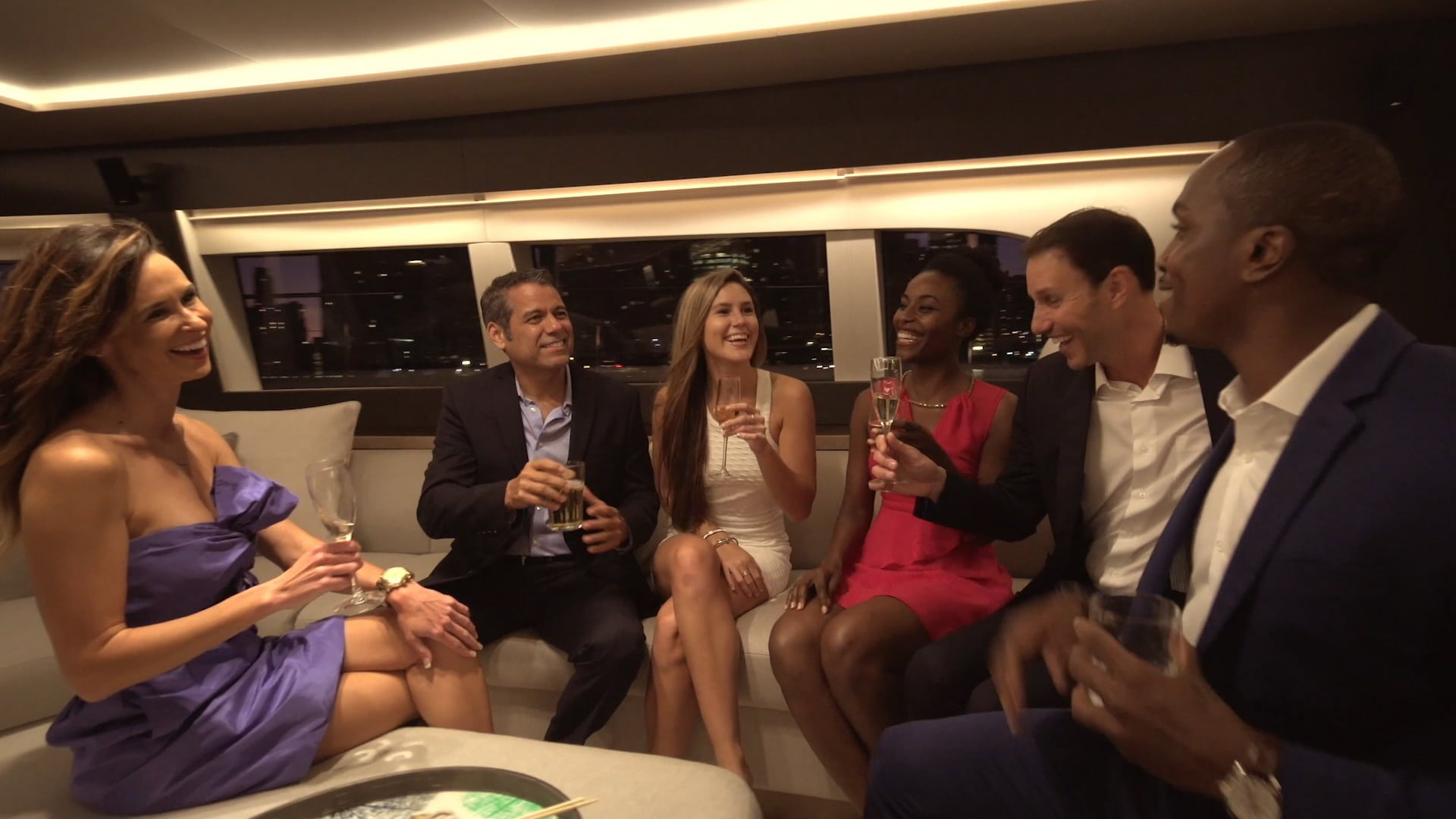5 TIPS FOR ENTERTAINING ONBOARD