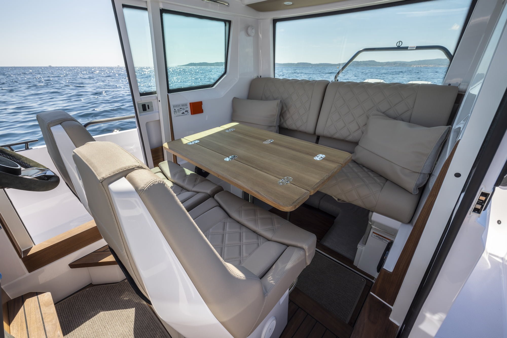 Axopar 28 Cabin MY2023 BLTP_C4A1584